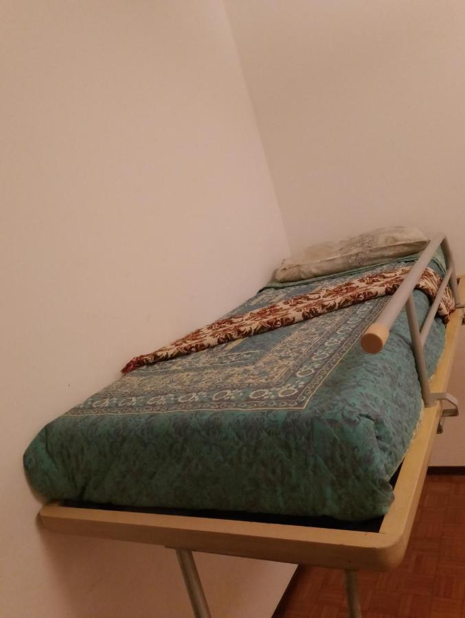 Big Room In Private Appartament, Close To The Station And Center Of City Bergamo Dış mekan fotoğraf